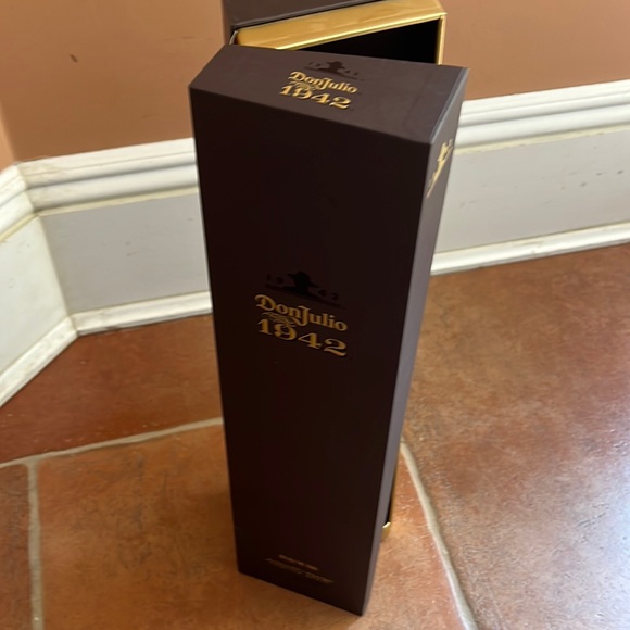 Don Julio 1942 Gift Box & Empty Bottle - Picture 5 of 10